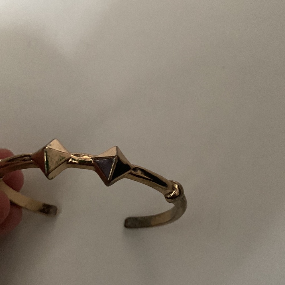 ♠️SOLD♠️ Cuff Bracelet - Gold Tone - Picture 6 of 6